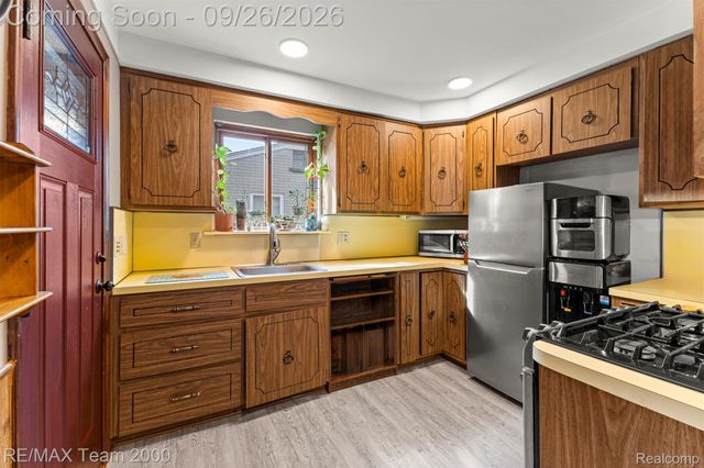 6324 Cambourne Road, Dearborn Heights, MI 48127