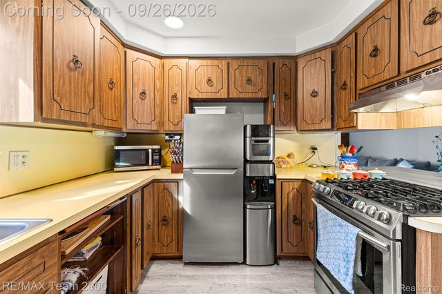 6324 Cambourne Road, Dearborn Heights, MI 48127
