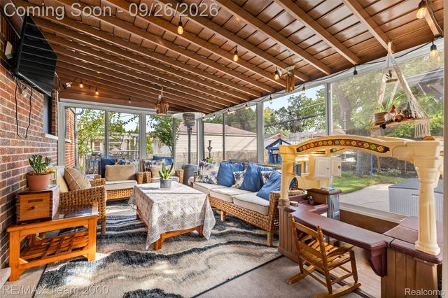 6324 Cambourne Road, Dearborn Heights, MI 48127