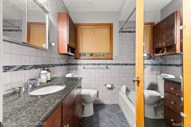 6324 Cambourne Road, Dearborn Heights, MI 48127