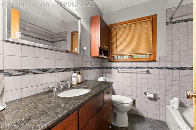 6324 Cambourne Road, Dearborn Heights, MI 48127