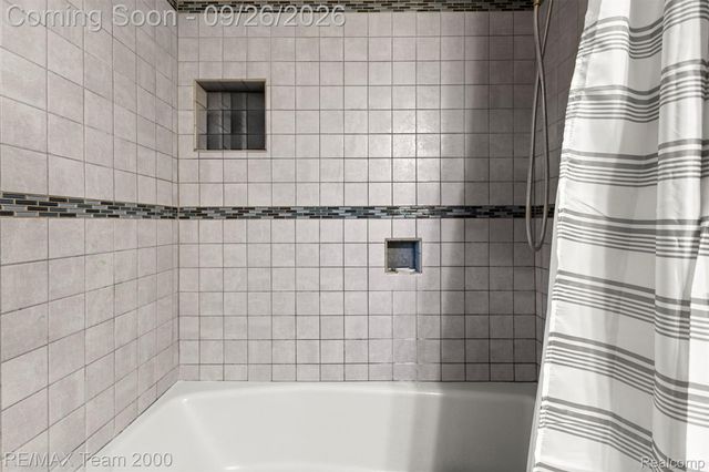 6324 Cambourne Road, Dearborn Heights, MI 48127