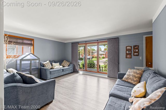 6324 Cambourne Road, Dearborn Heights, MI 48127