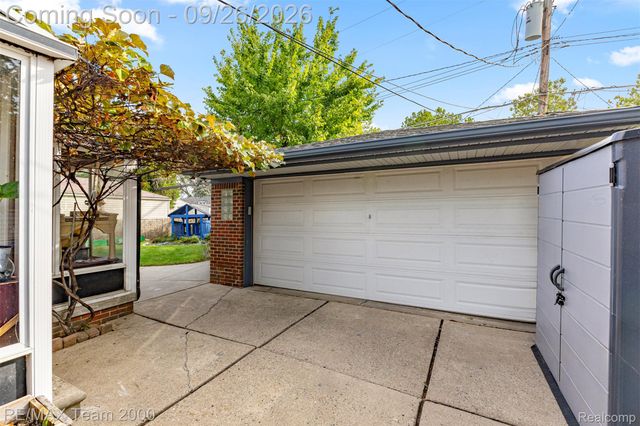 6324 Cambourne Road, Dearborn Heights, MI 48127