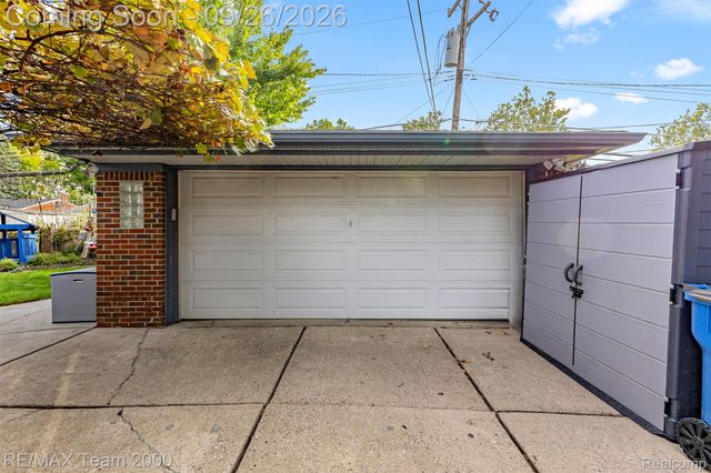 6324 Cambourne Road, Dearborn Heights, MI 48127