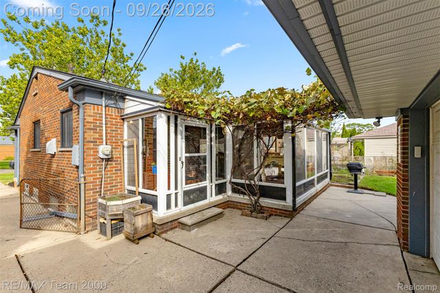 6324 Cambourne Road, Dearborn Heights, MI 48127