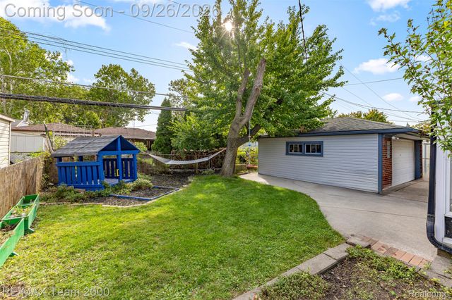 6324 Cambourne Road, Dearborn Heights, MI 48127