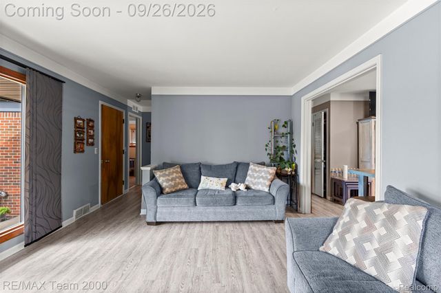 6324 Cambourne Road, Dearborn Heights, MI 48127