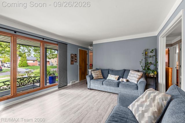 6324 Cambourne Road, Dearborn Heights, MI 48127