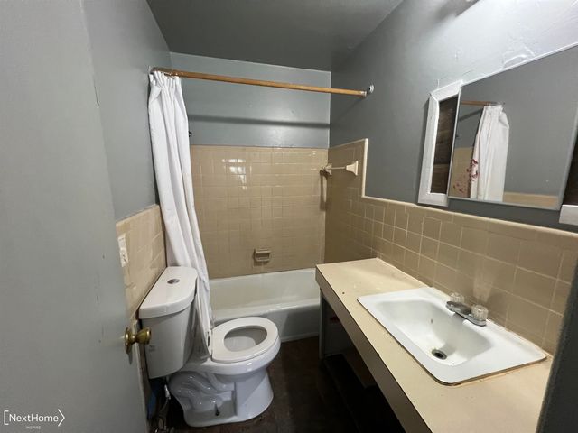 929 W Genesee Street, Flint, MI 48504