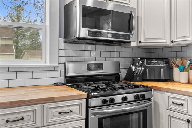 9092 Main Street, Whitmore Lake, MI 48189