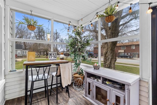 9092 Main Street, Whitmore Lake, MI 48189