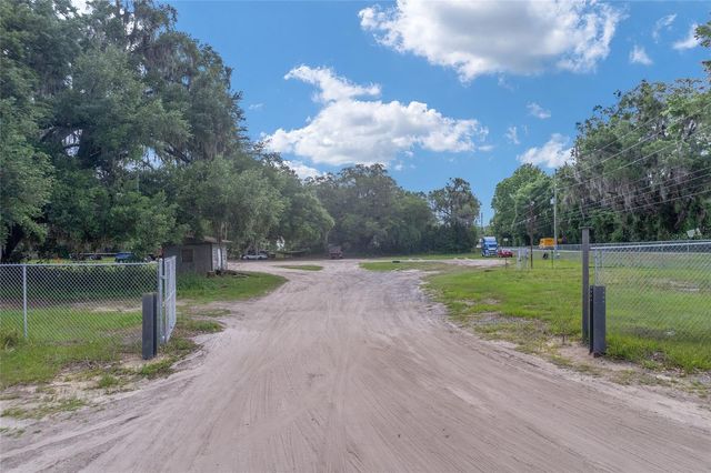1751 E HIGHWAY 329, Citra, FL 32113