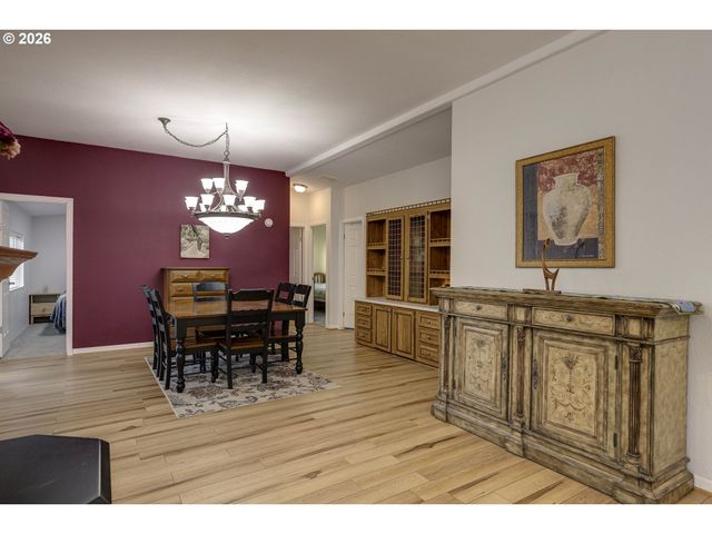 655 Ne BURNETT Rd 9, Mc Minnville, OR 97128