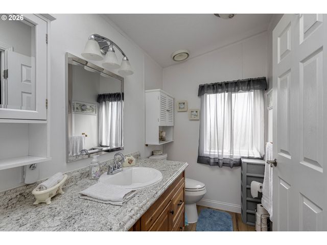 655 Ne BURNETT Rd 9, Mc Minnville, OR 97128