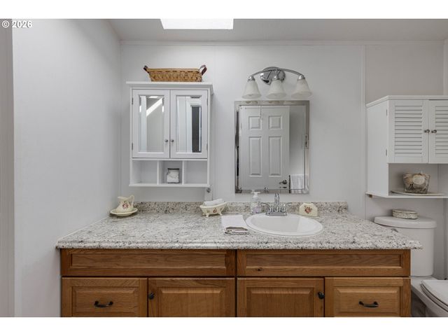 655 Ne BURNETT Rd 9, Mc Minnville, OR 97128