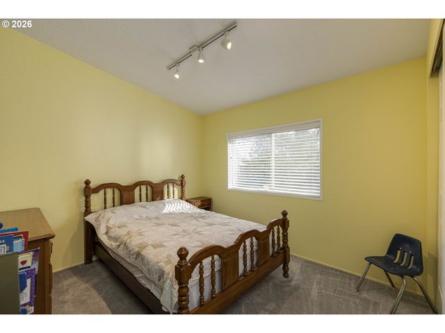 655 Ne BURNETT Rd 9, Mc Minnville, OR 97128