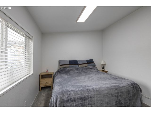 655 Ne BURNETT Rd 9, Mc Minnville, OR 97128