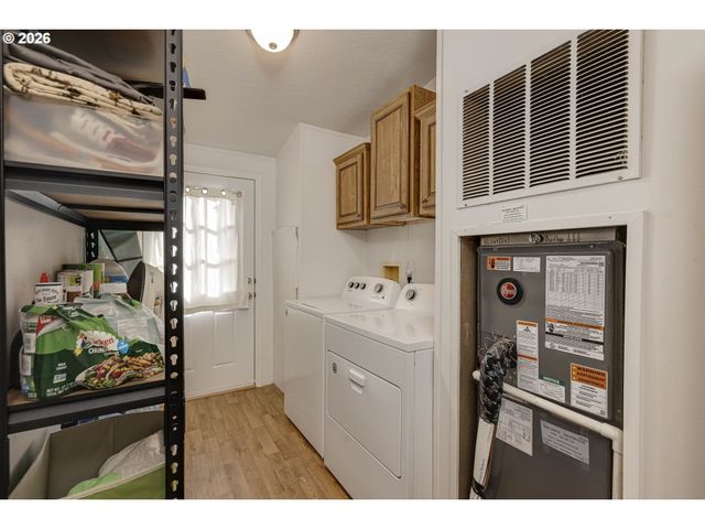 655 Ne BURNETT Rd 9, Mc Minnville, OR 97128