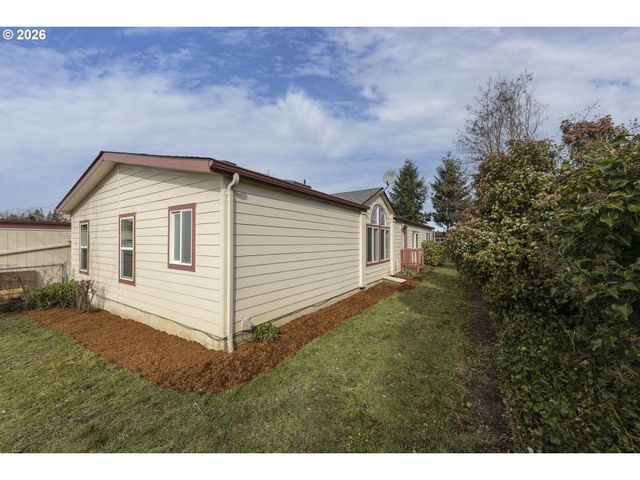 655 Ne BURNETT Rd 9, Mc Minnville, OR 97128