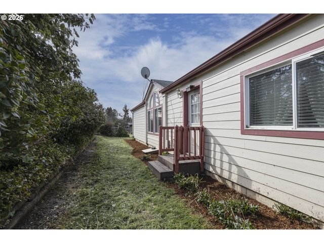 655 Ne BURNETT Rd 9, Mc Minnville, OR 97128