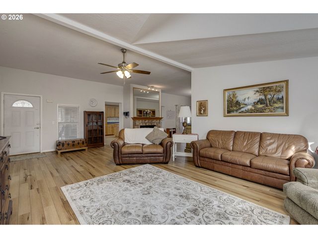 655 Ne BURNETT Rd 9, Mc Minnville, OR 97128