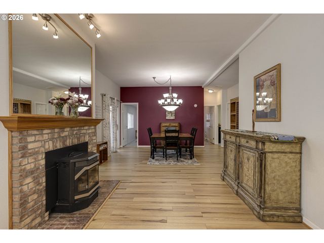 655 Ne BURNETT Rd 9, Mc Minnville, OR 97128