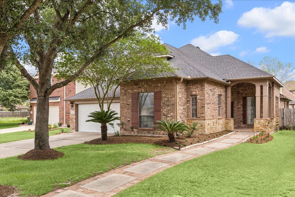 8107 Whisper Point Drive, Houston, TX 77040