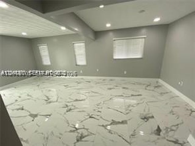 547 E 15th St A, Hialeah, FL 33010