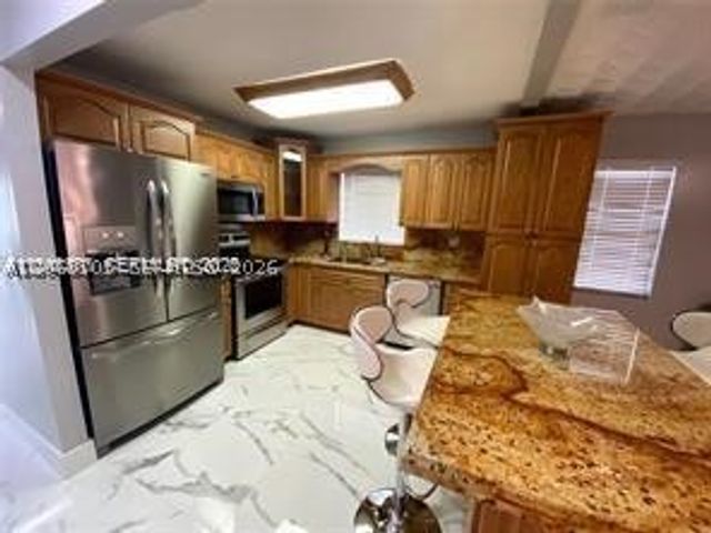 547 E 15th St A, Hialeah, FL 33010