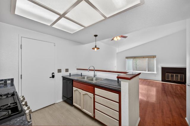 27 Waterfront Ct, Sacramento, CA 95831