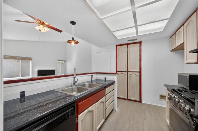 27 Waterfront Ct, Sacramento, CA 95831