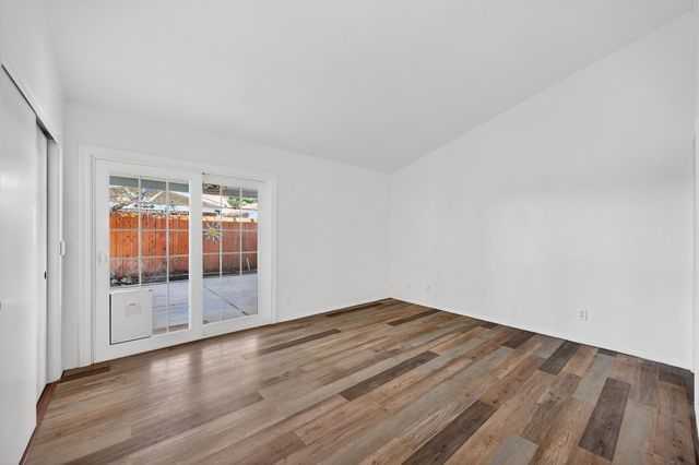 27 Waterfront Ct, Sacramento, CA 95831