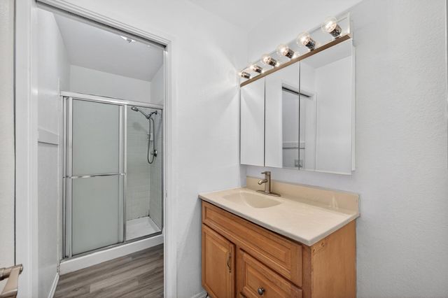 27 Waterfront Ct, Sacramento, CA 95831