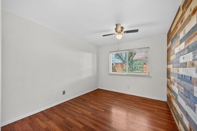 27 Waterfront Ct, Sacramento, CA 95831