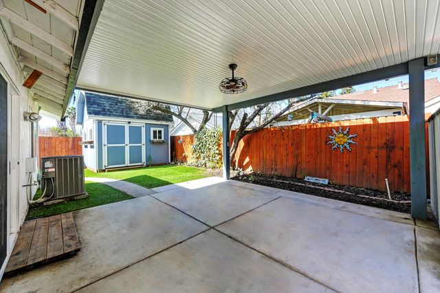 27 Waterfront Ct, Sacramento, CA 95831