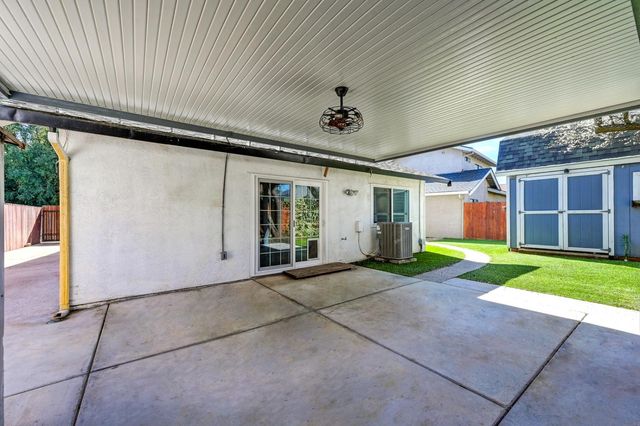 27 Waterfront Ct, Sacramento, CA 95831