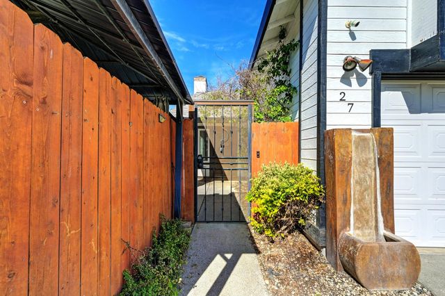 27 Waterfront Ct, Sacramento, CA 95831