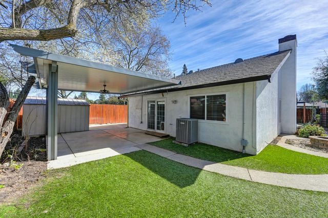 27 Waterfront Ct, Sacramento, CA 95831