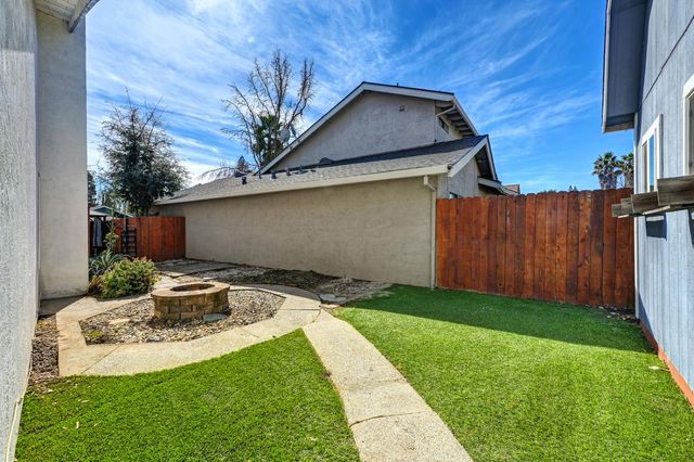 27 Waterfront Ct, Sacramento, CA 95831