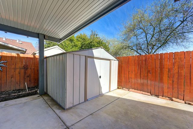 27 Waterfront Ct, Sacramento, CA 95831