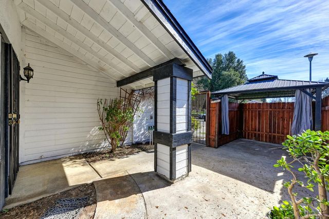 27 Waterfront Ct, Sacramento, CA 95831