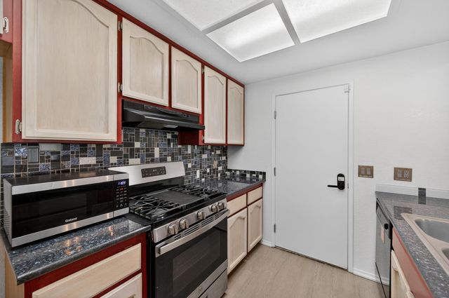 27 Waterfront Ct, Sacramento, CA 95831