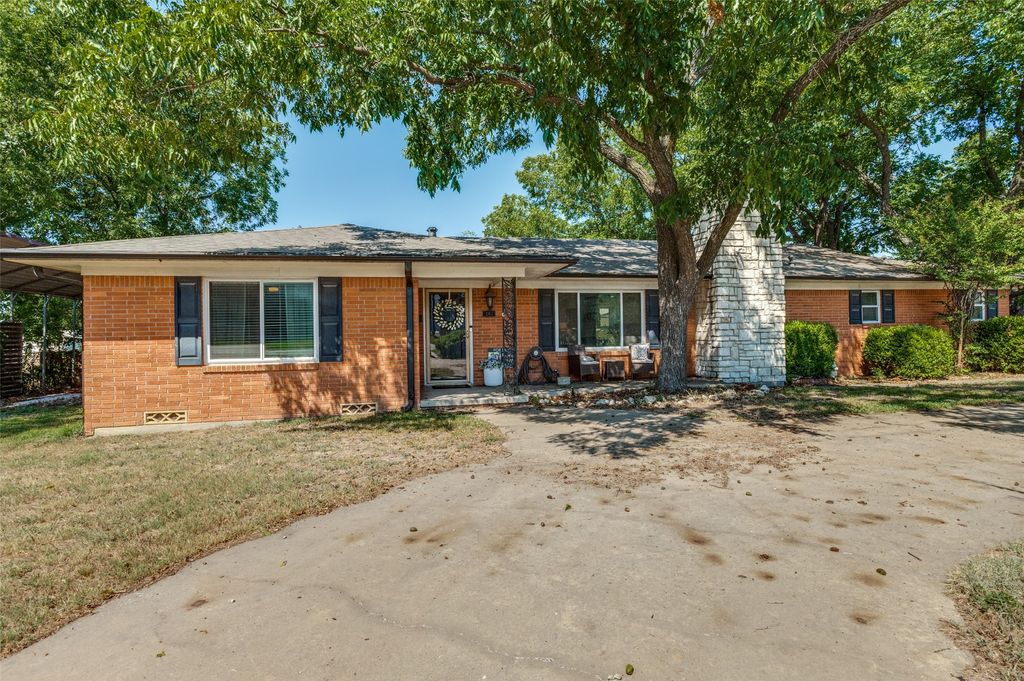 201 S Hill Street, Valley View, TX 76272