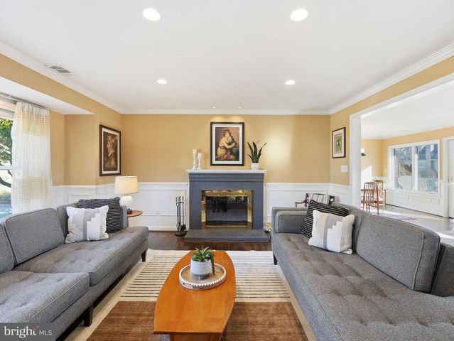 2337 N FILLMORE ST N, Arlington, VA 22207