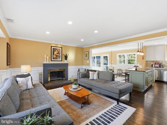 2337 N FILLMORE ST N, Arlington, VA 22207