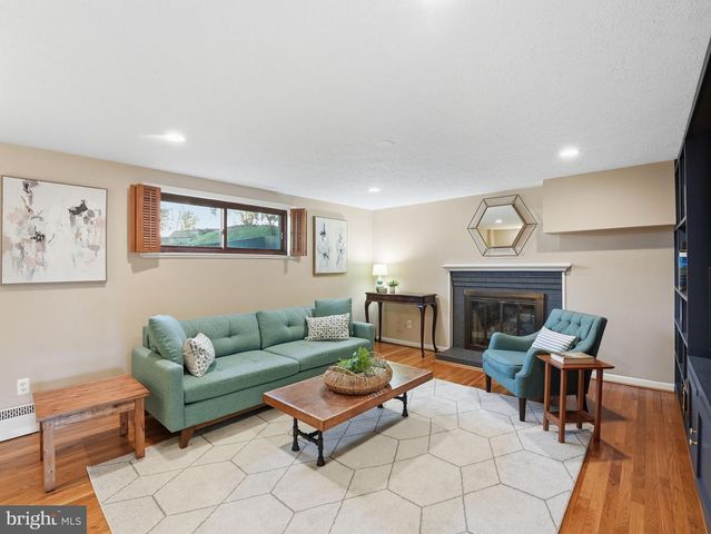 2337 N FILLMORE ST N, Arlington, VA 22207