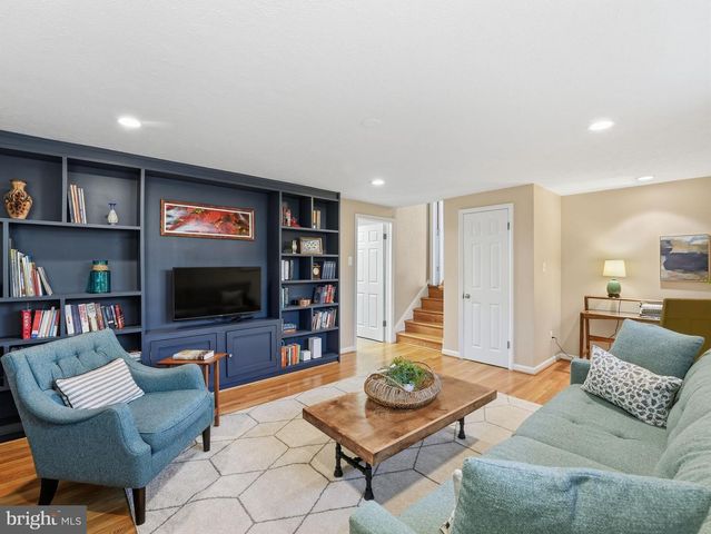 2337 N FILLMORE ST N, Arlington, VA 22207