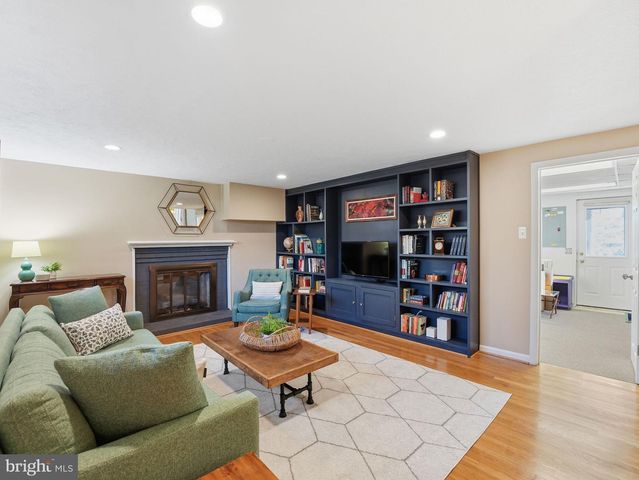 2337 N FILLMORE ST N, Arlington, VA 22207