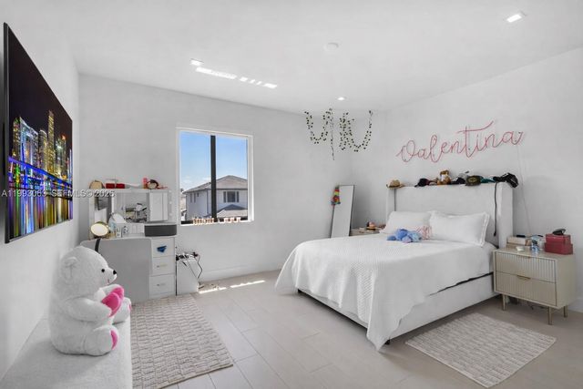 8019 NW 46th Ter, Doral, FL 33166